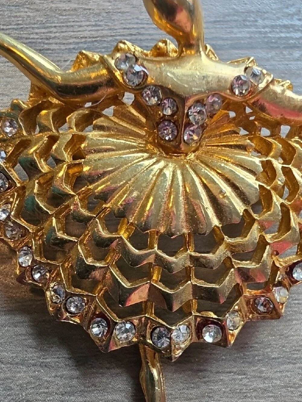 N/A elegant gold
